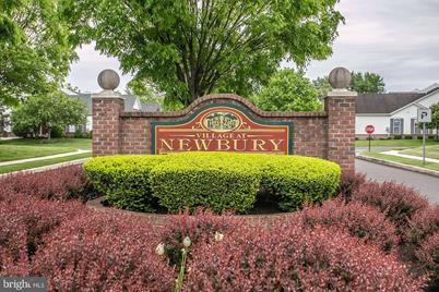 8 Newbury Way - Photo 1
