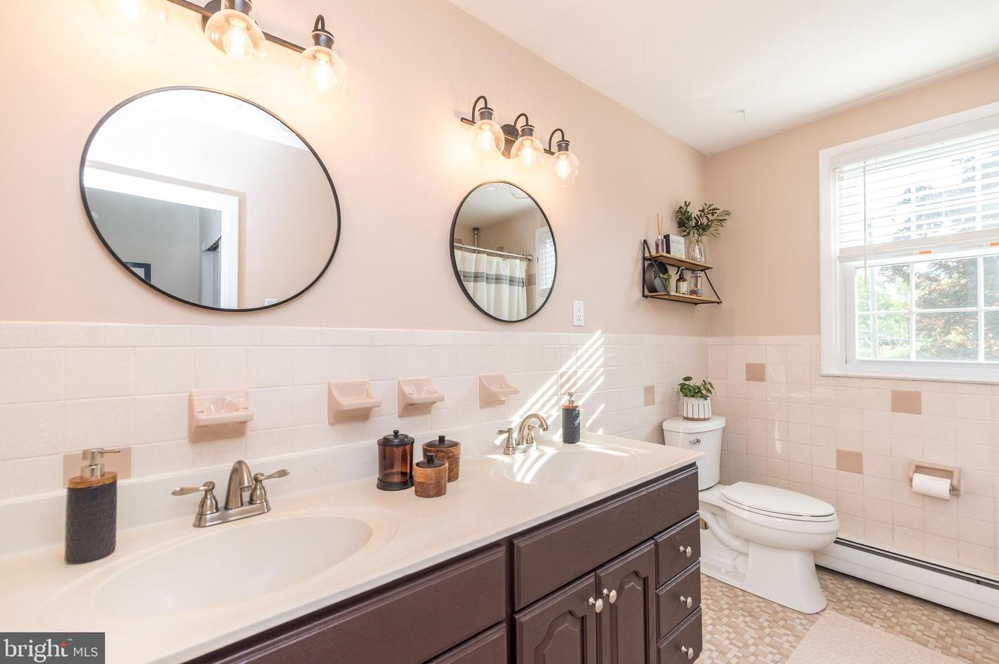 890 Bell Ln, Prospectville PA 19002-2905 exterior