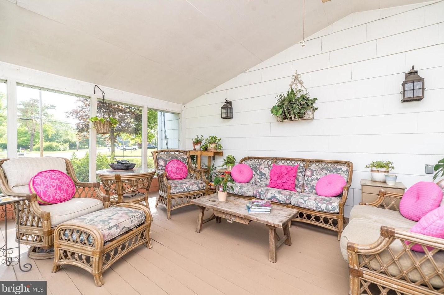 890 Bell Ln, Prospectville PA 19002-2905 exterior