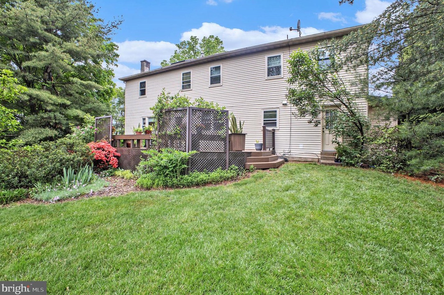 1989 Armstrong Dr, Lansdale PA 19446-5641 exterior