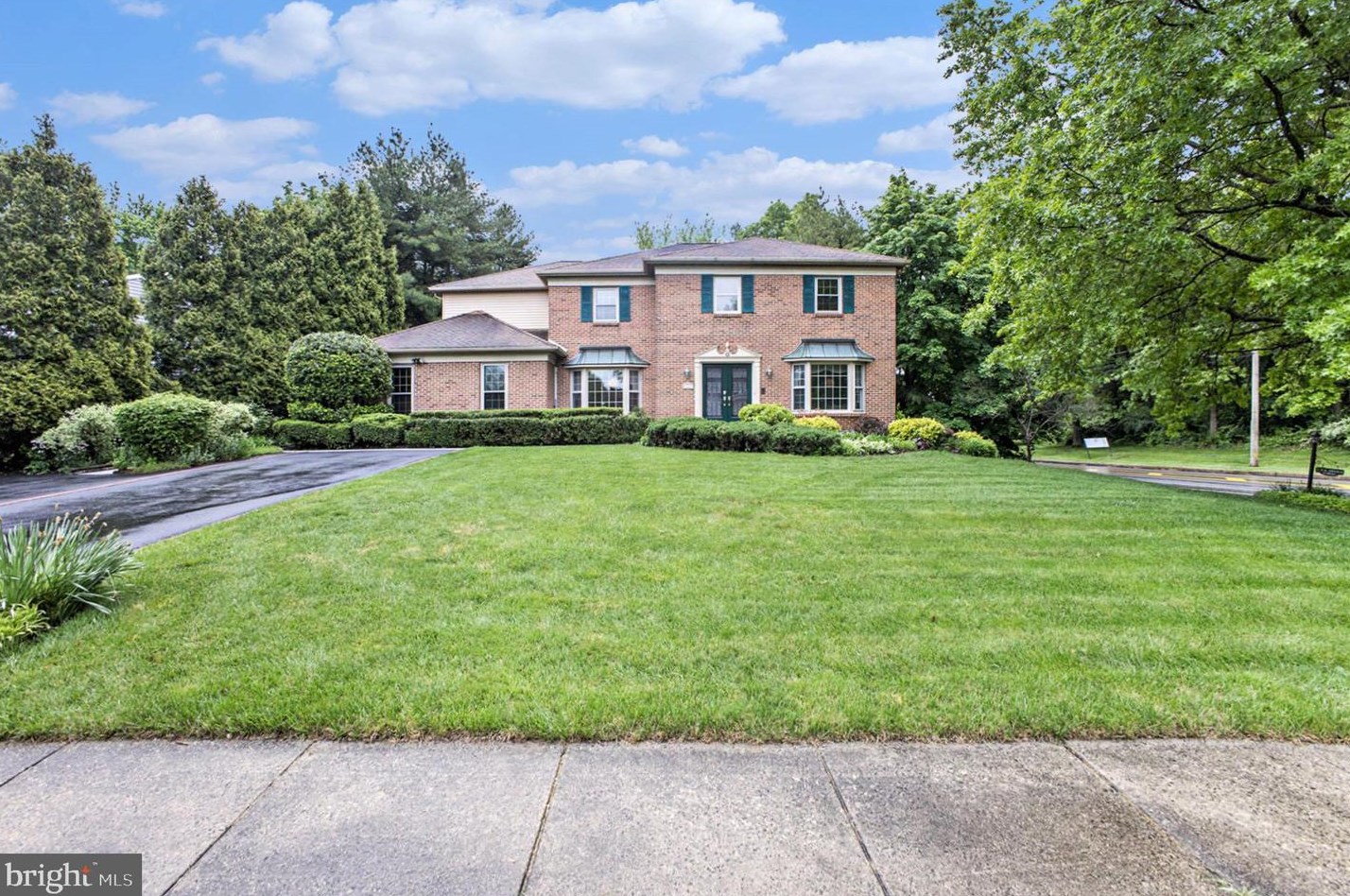 1989 Armstrong Dr, Lansdale PA 19446-5641 exterior