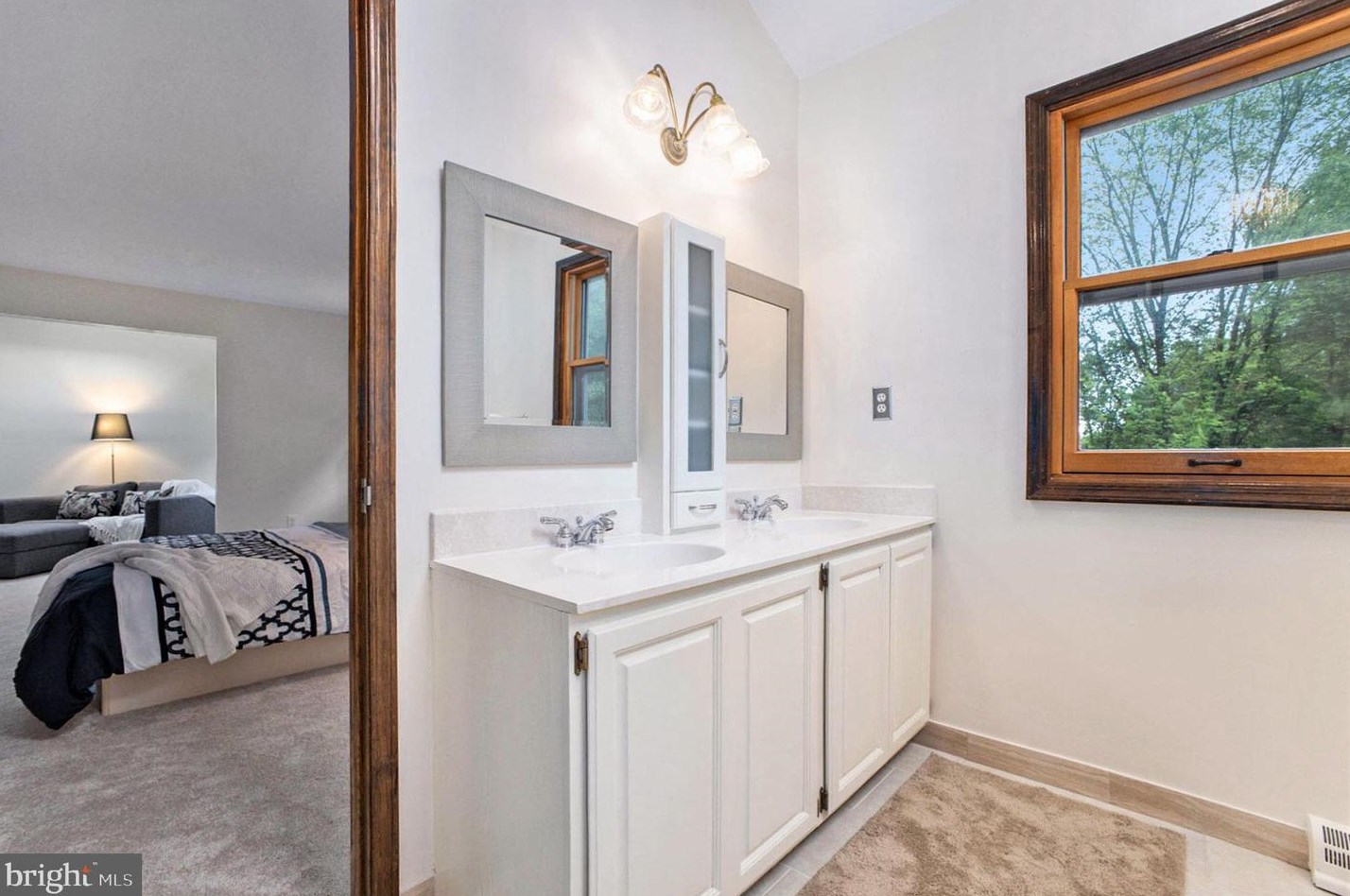 1989 Armstrong Dr, Lansdale PA 19446-5641 exterior