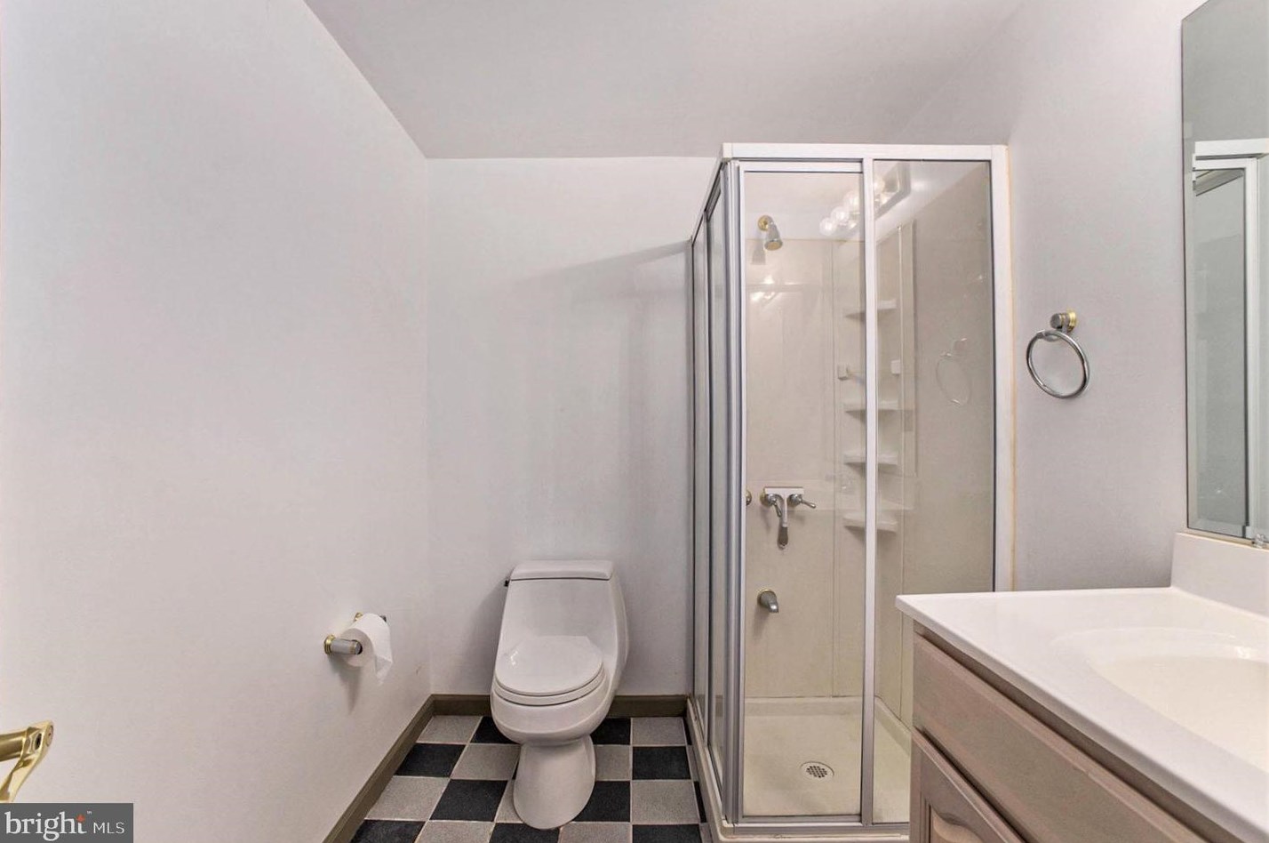 1989 Armstrong Dr, Lansdale PA 19446-5641 exterior