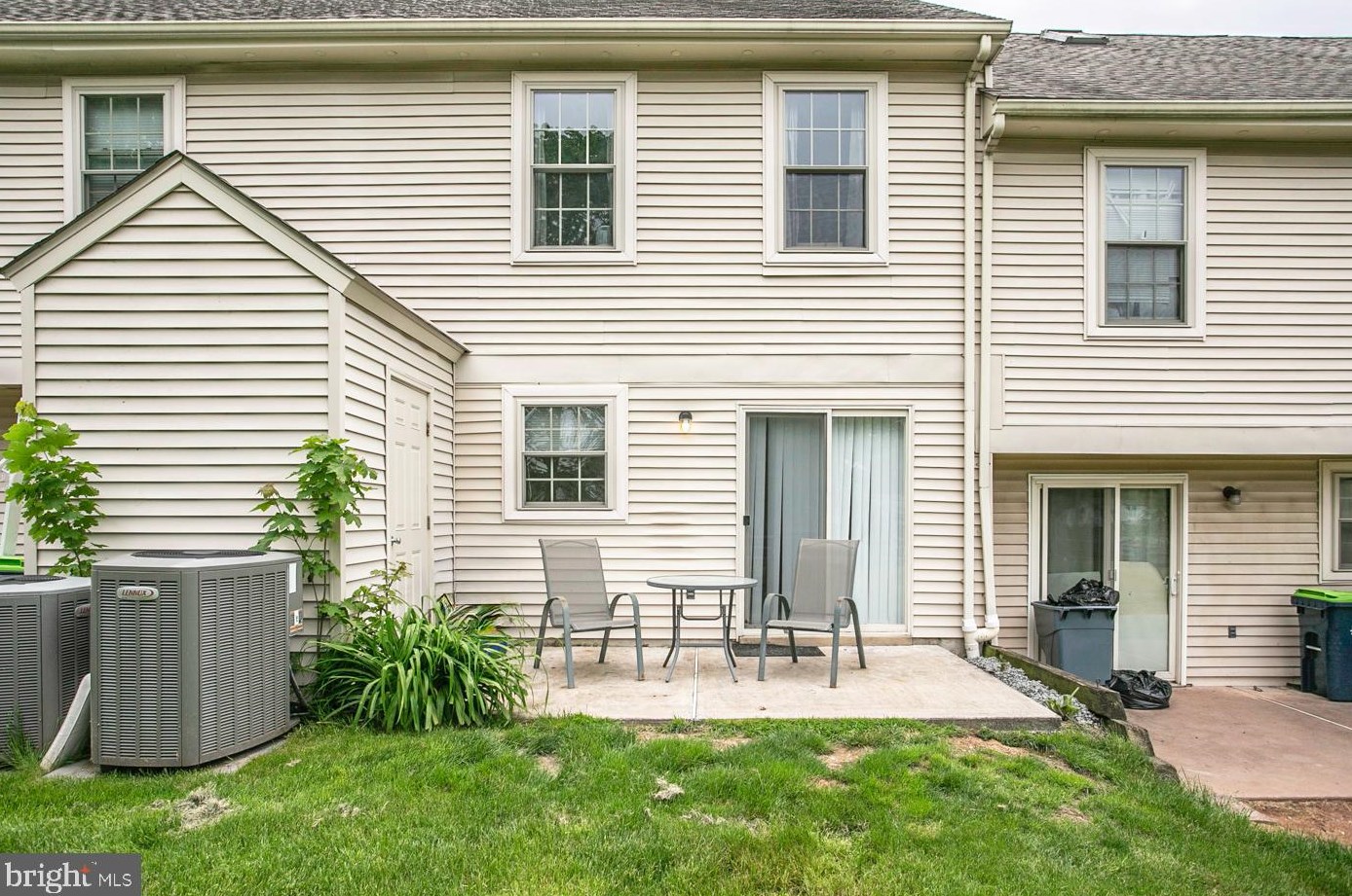 418 Maple Glen Cir, Pottstown PA  19464-3254 exterior