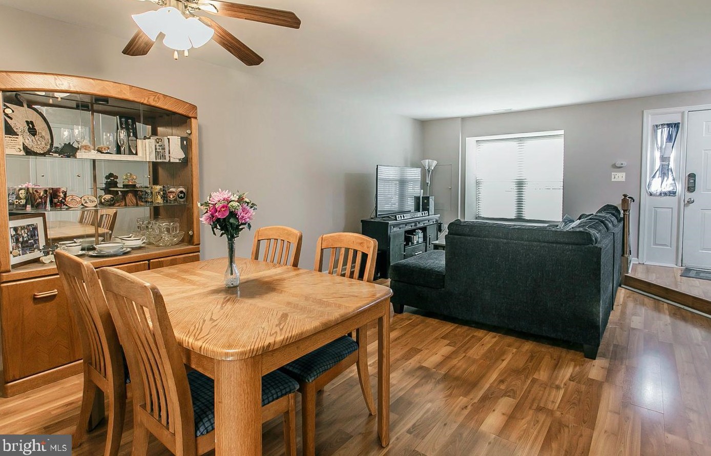 418 Maple Glen Cir, Pottstown PA  19464-3254 exterior