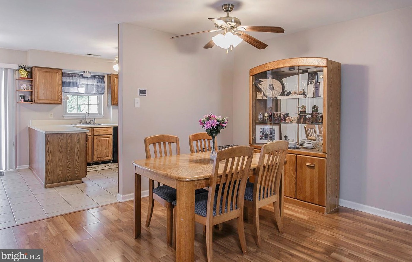 418 Maple Glen Cir, Pottstown PA  19464-3254 exterior