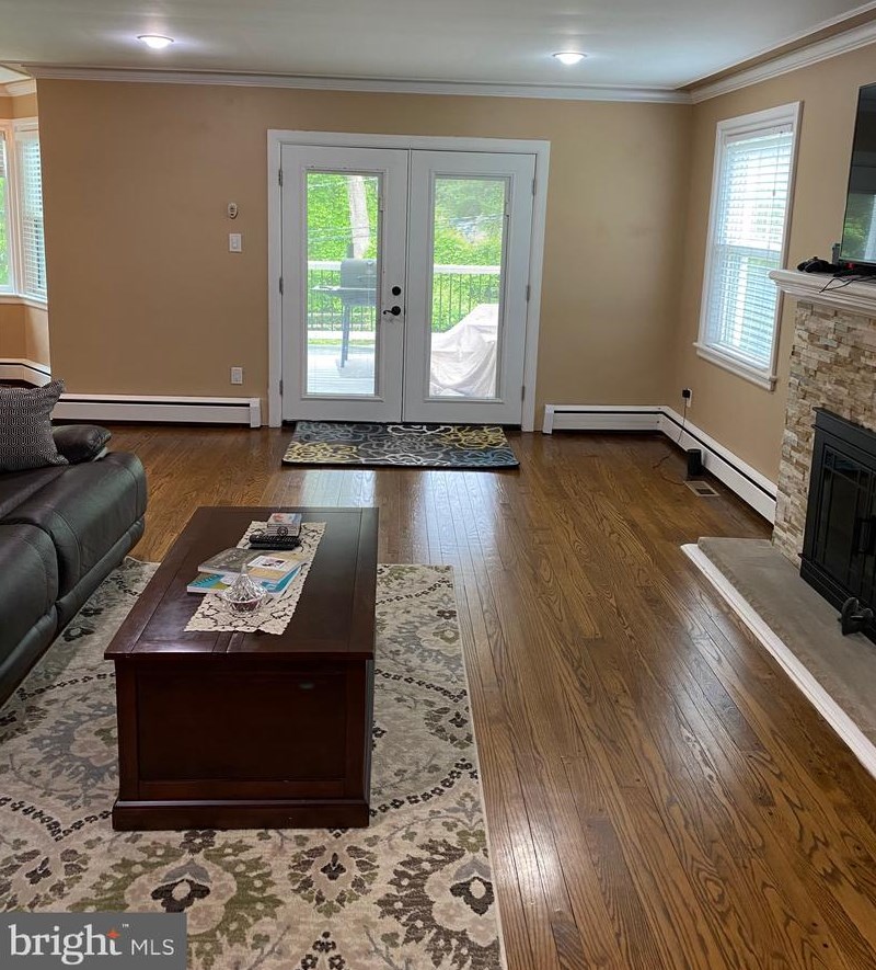 90 Clearview Ave, Huntingdon Valley PA  19006-2431 exterior