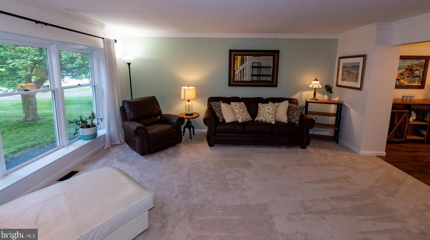 2154 Foxtail Dr, Pottstown PA  19464-2146 exterior