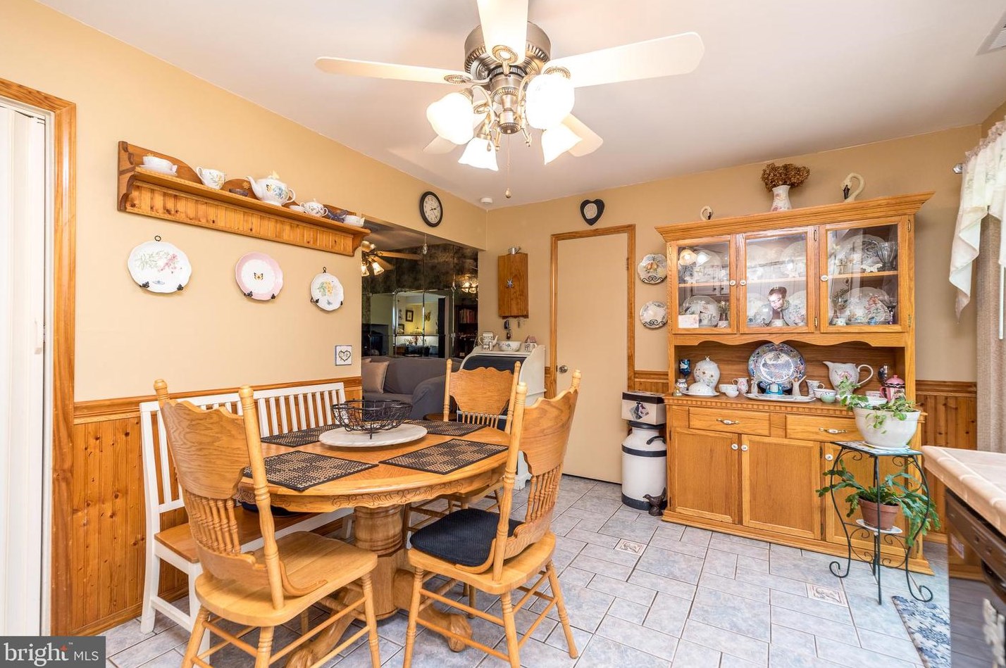 2431 Hillock Ct, Lansdale PA  exterior