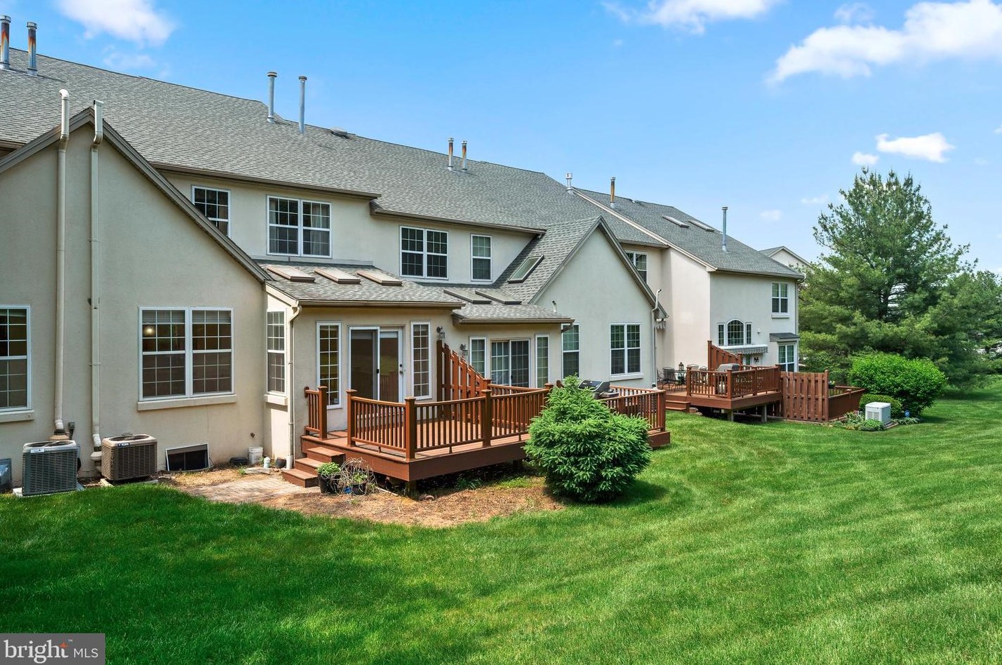 153 Mdw Vw Ln, Lansdale PA 19446-5932 exterior