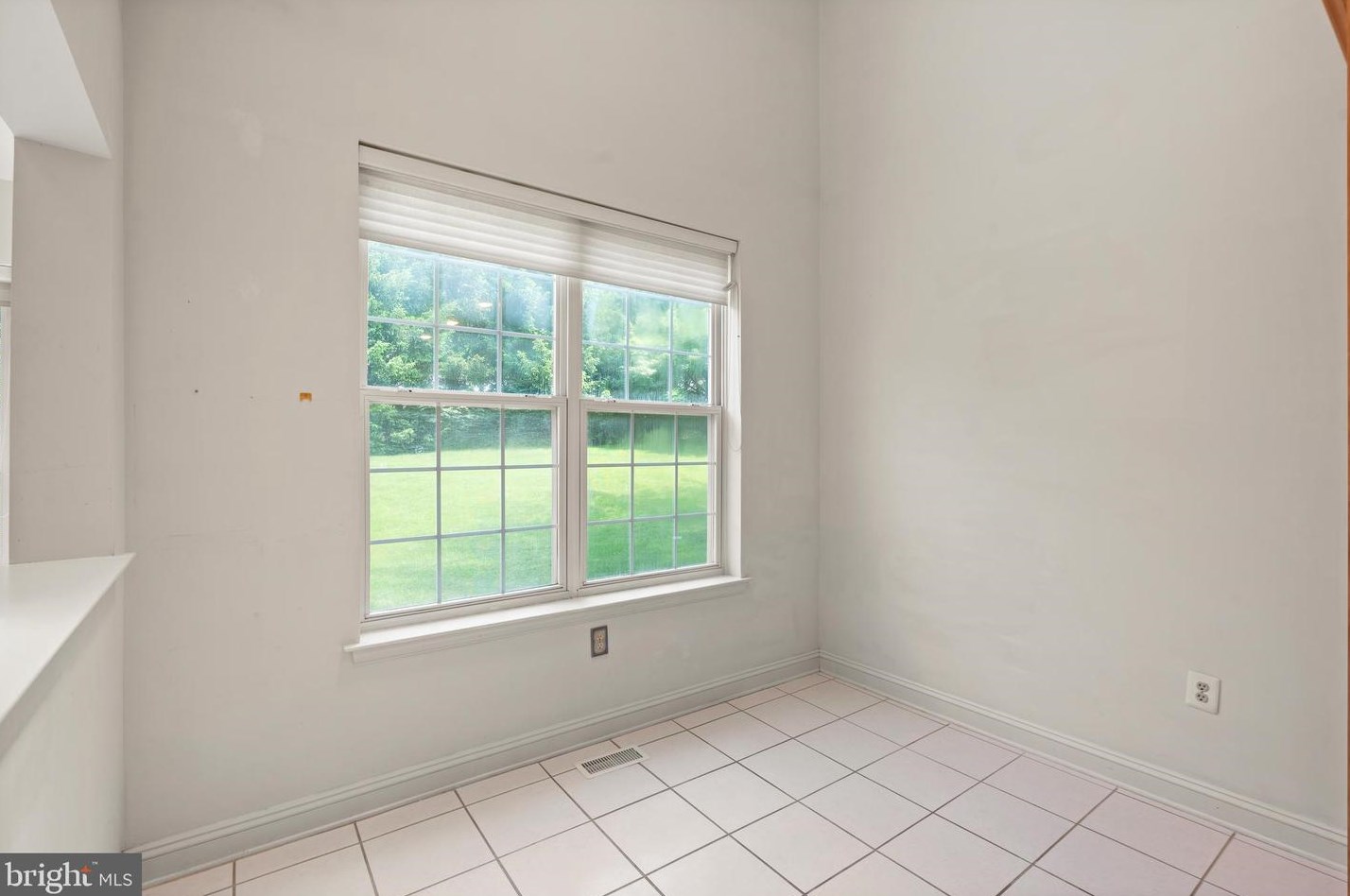 153 Mdw Vw Ln, Lansdale PA 19446-5932 exterior