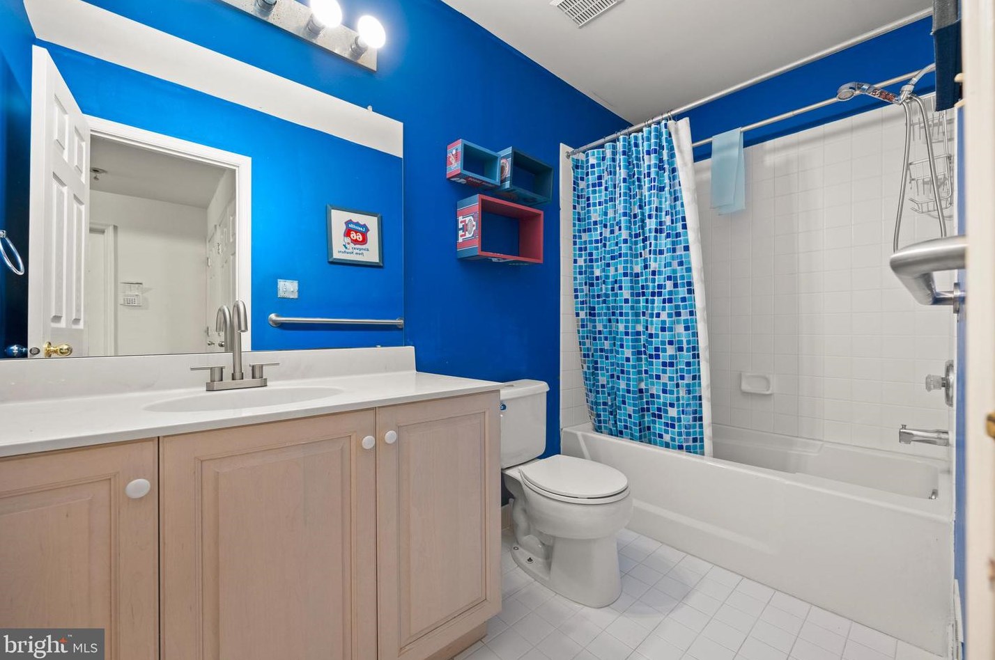 153 Mdw Vw Ln, Lansdale PA 19446-5932 exterior