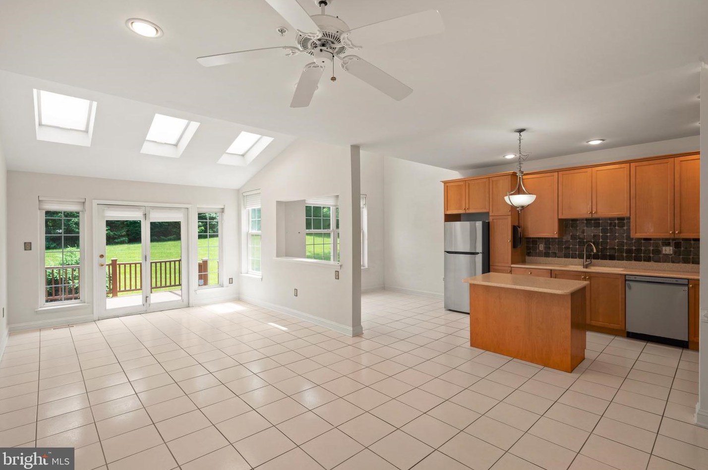 153 Mdw Vw Ln, Lansdale PA 19446-5932 exterior