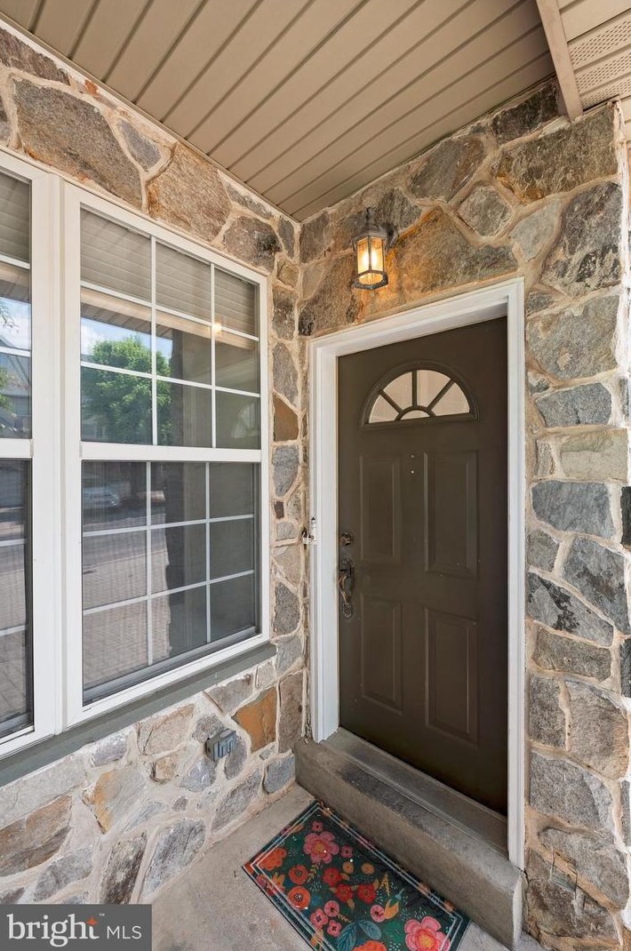 153 Mdw Vw Ln, Lansdale PA 19446-5932 exterior