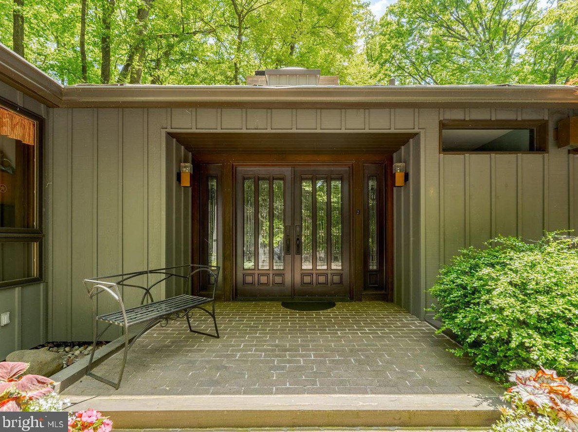 1215 Twining Rd, Dresher PA  19025-1629 exterior