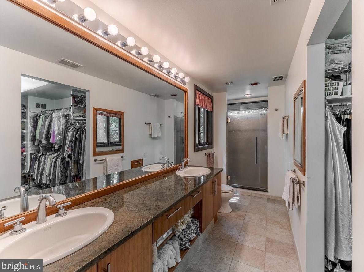 1215 Twining Rd, Dresher PA  19025-1629 exterior