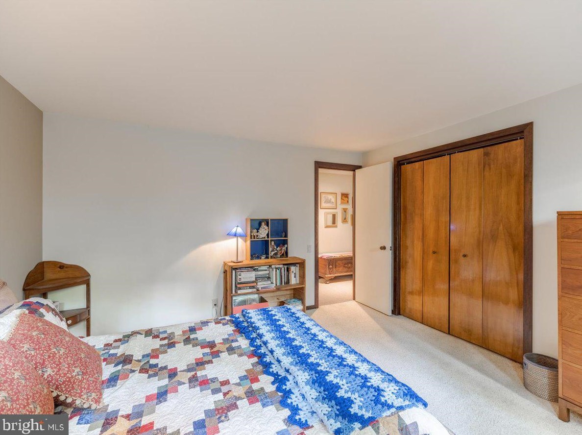 1215 Twining Rd, Dresher PA  19025-1629 exterior