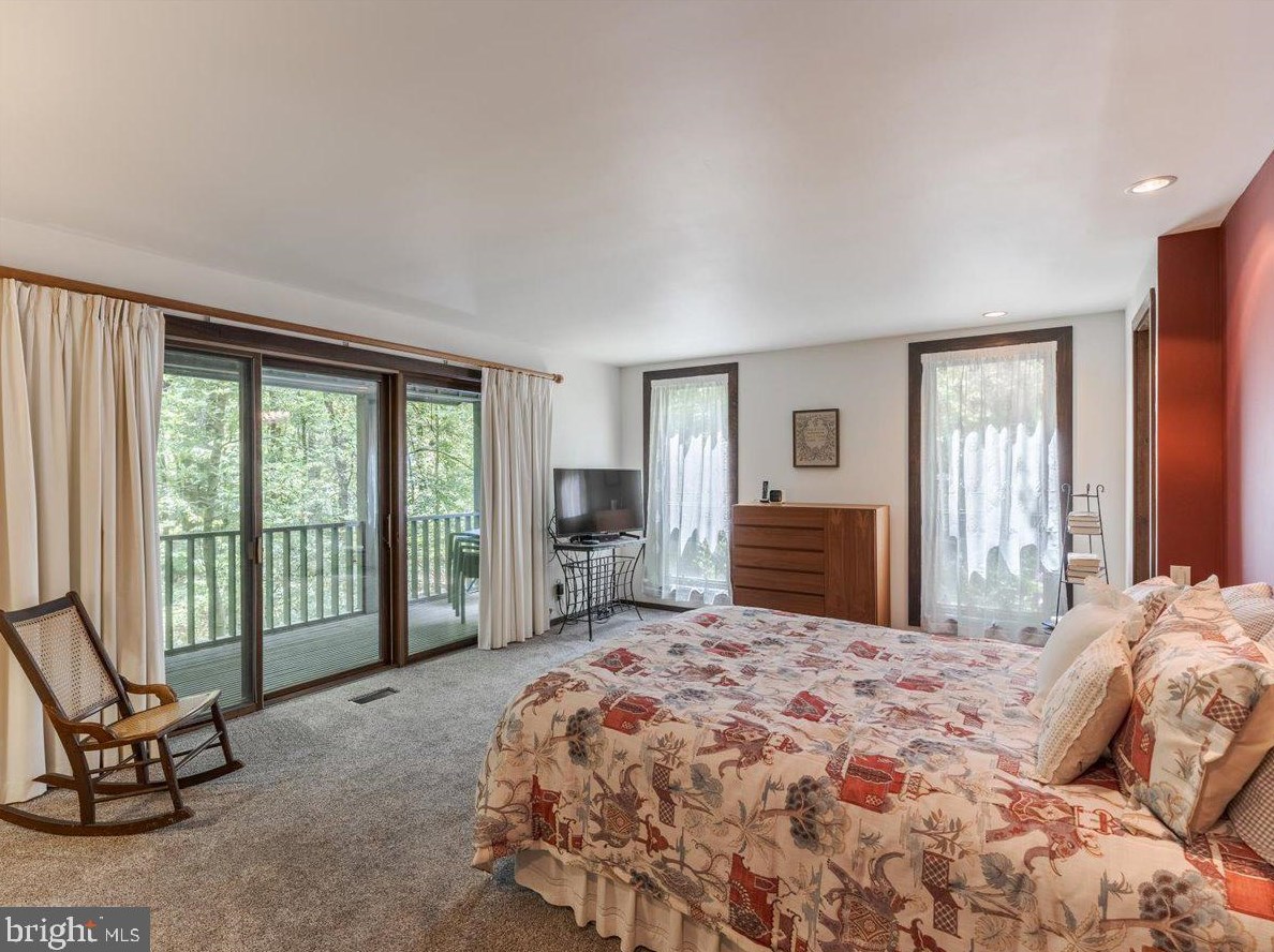 1215 Twining Rd, Dresher PA  19025-1629 exterior