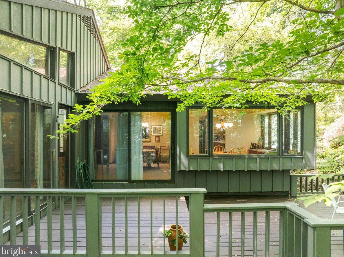 1215 Twining Rd, Dresher PA  19025-1629 exterior
