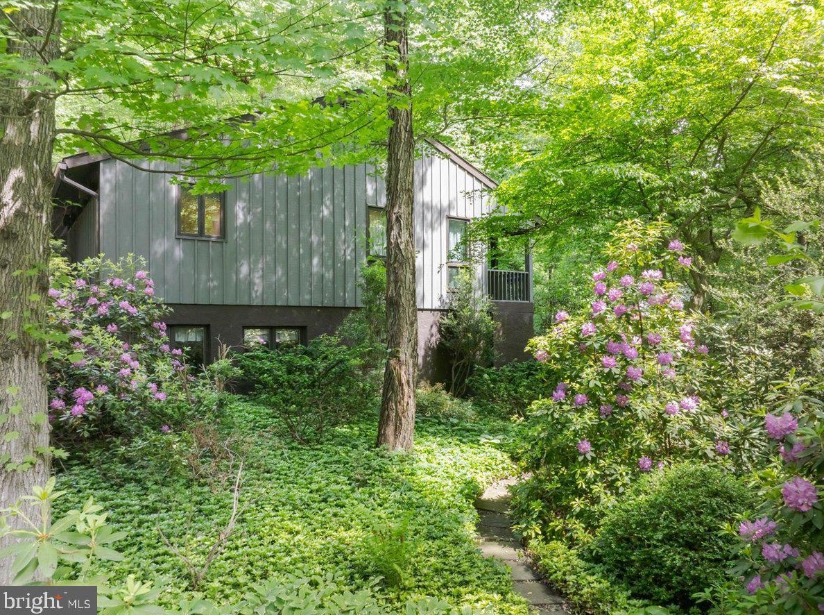 1215 Twining Rd, Dresher PA  19025-1629 exterior