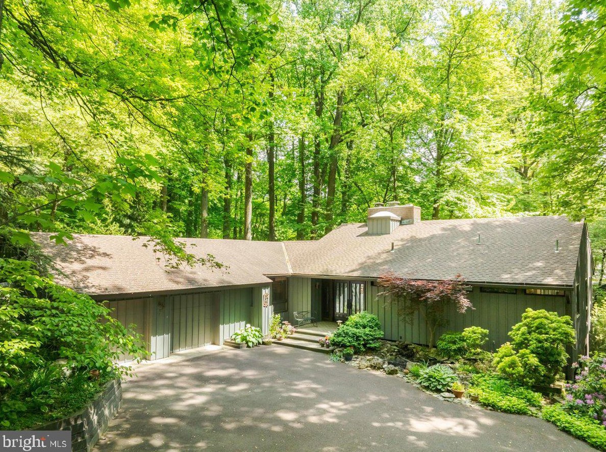 1215 Twining Rd, Dresher PA  19025-1629 exterior