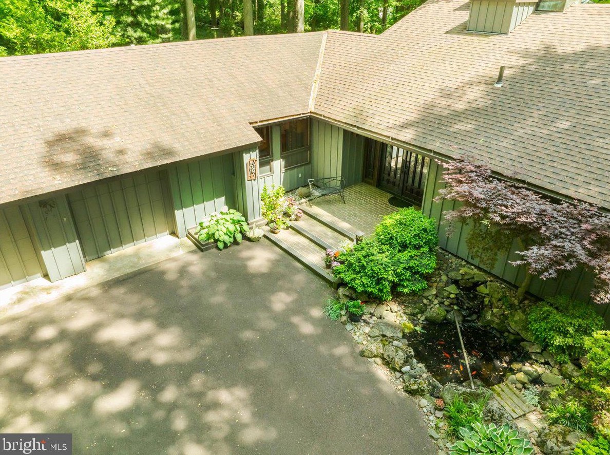 1215 Twining Rd, Dresher PA  19025-1629 exterior