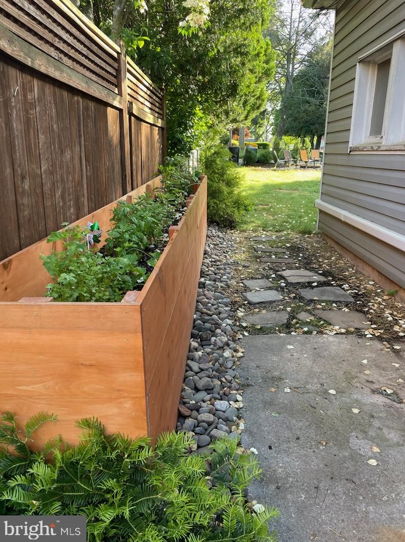 420 Cannon Ave, Lansdale PA 19446-3413 exterior