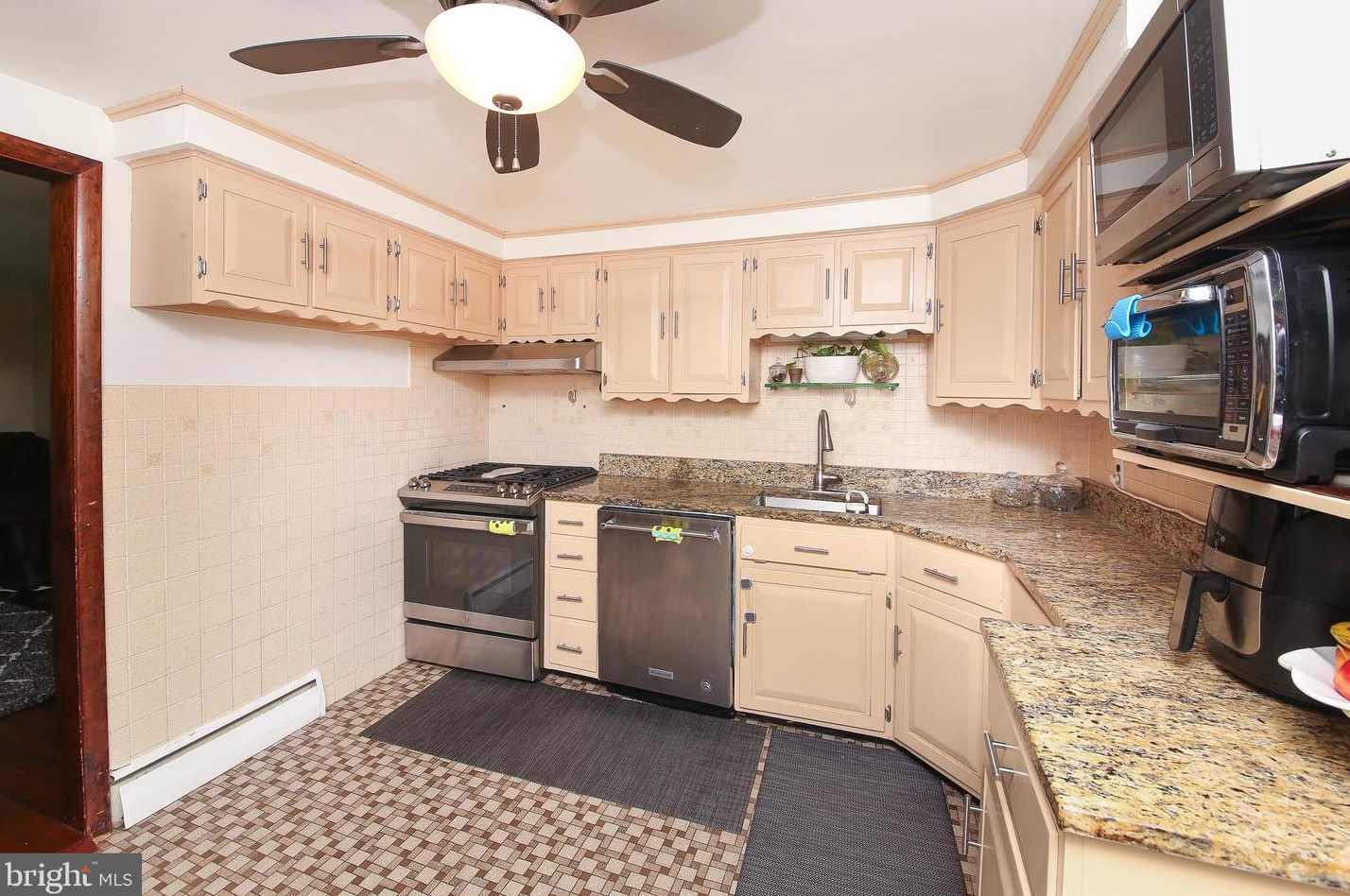 240 9 St, North Wales PA  19454-2914 exterior