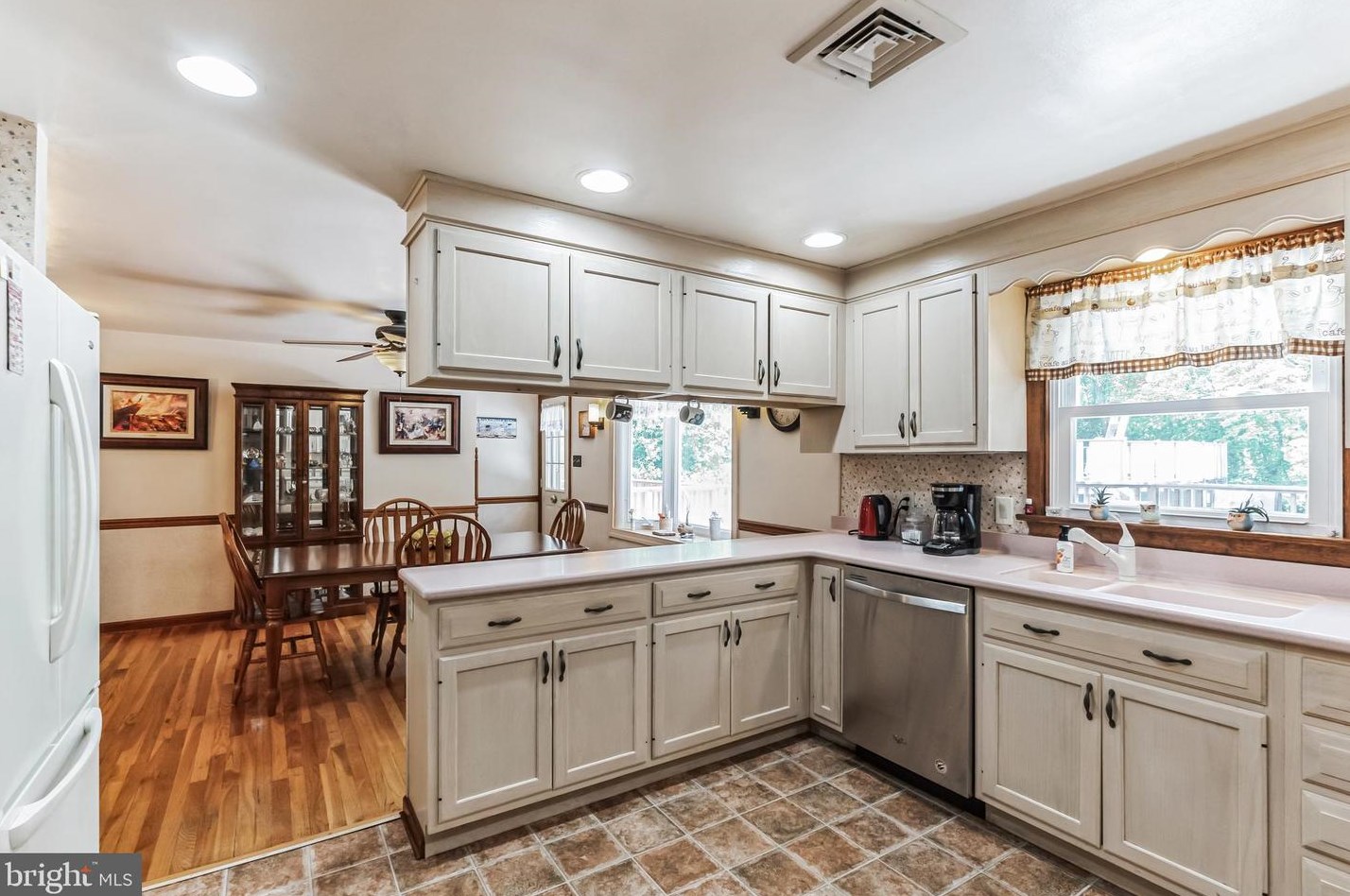 1406 Taylor Rd, Lansdale PA  19446-1552 exterior