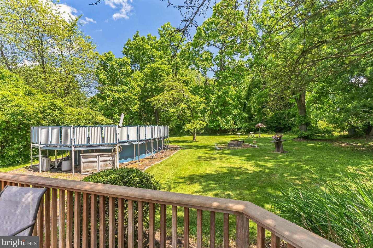 1406 Taylor Rd, Lansdale PA  19446-1552 exterior