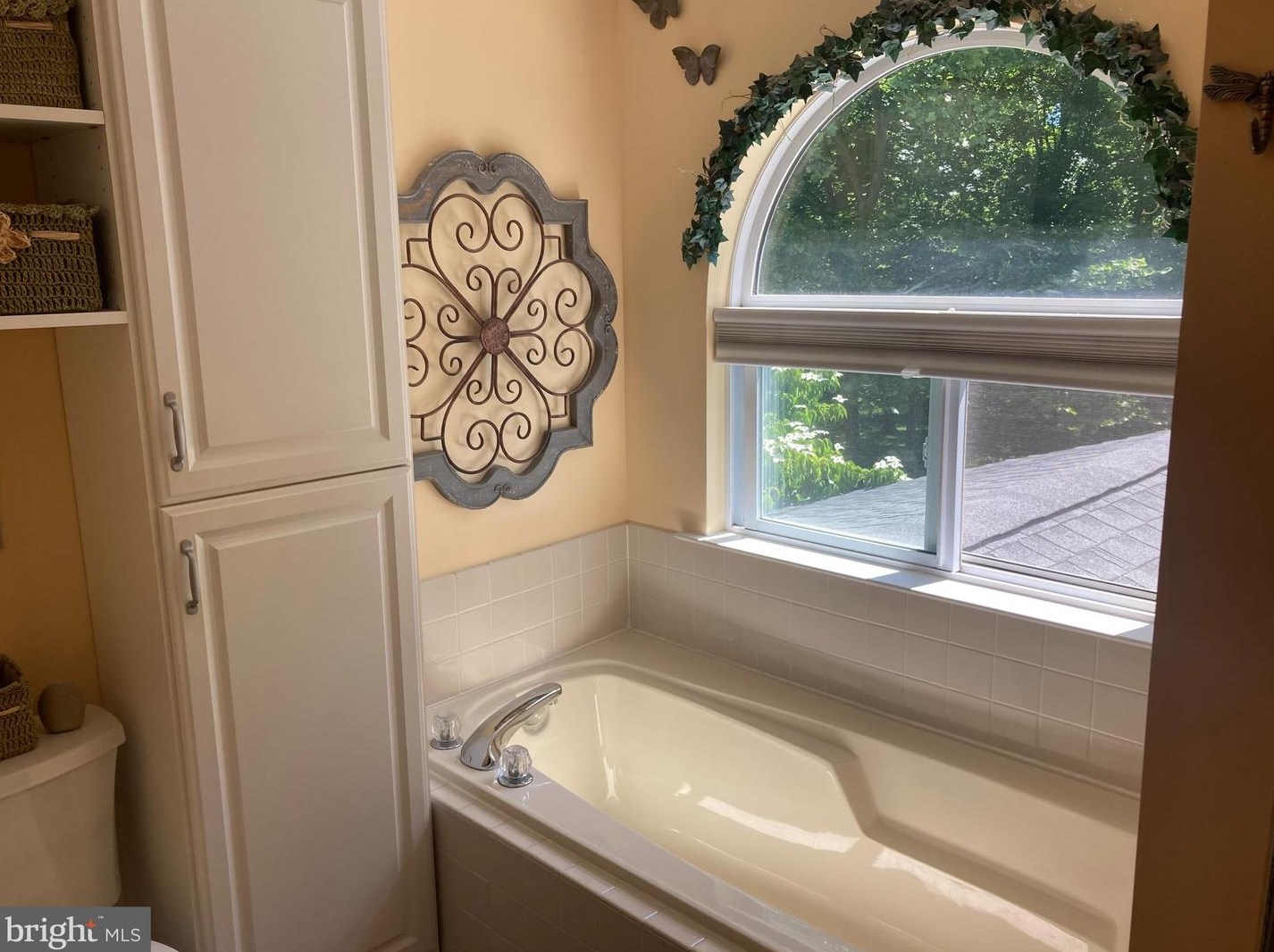 102 Pemberton Ct, North Wales PA 19454-4230 exterior