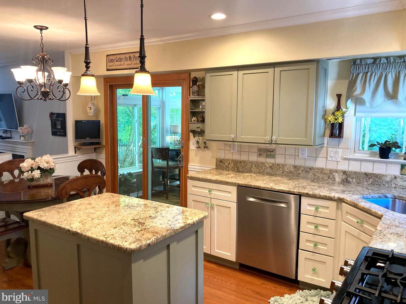 102 Pemberton Ct, North Wales PA 19454-4230 exterior