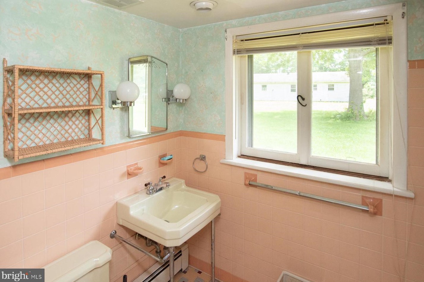 1029 Snyder Rd, Lansdale PA  19446-4609 exterior