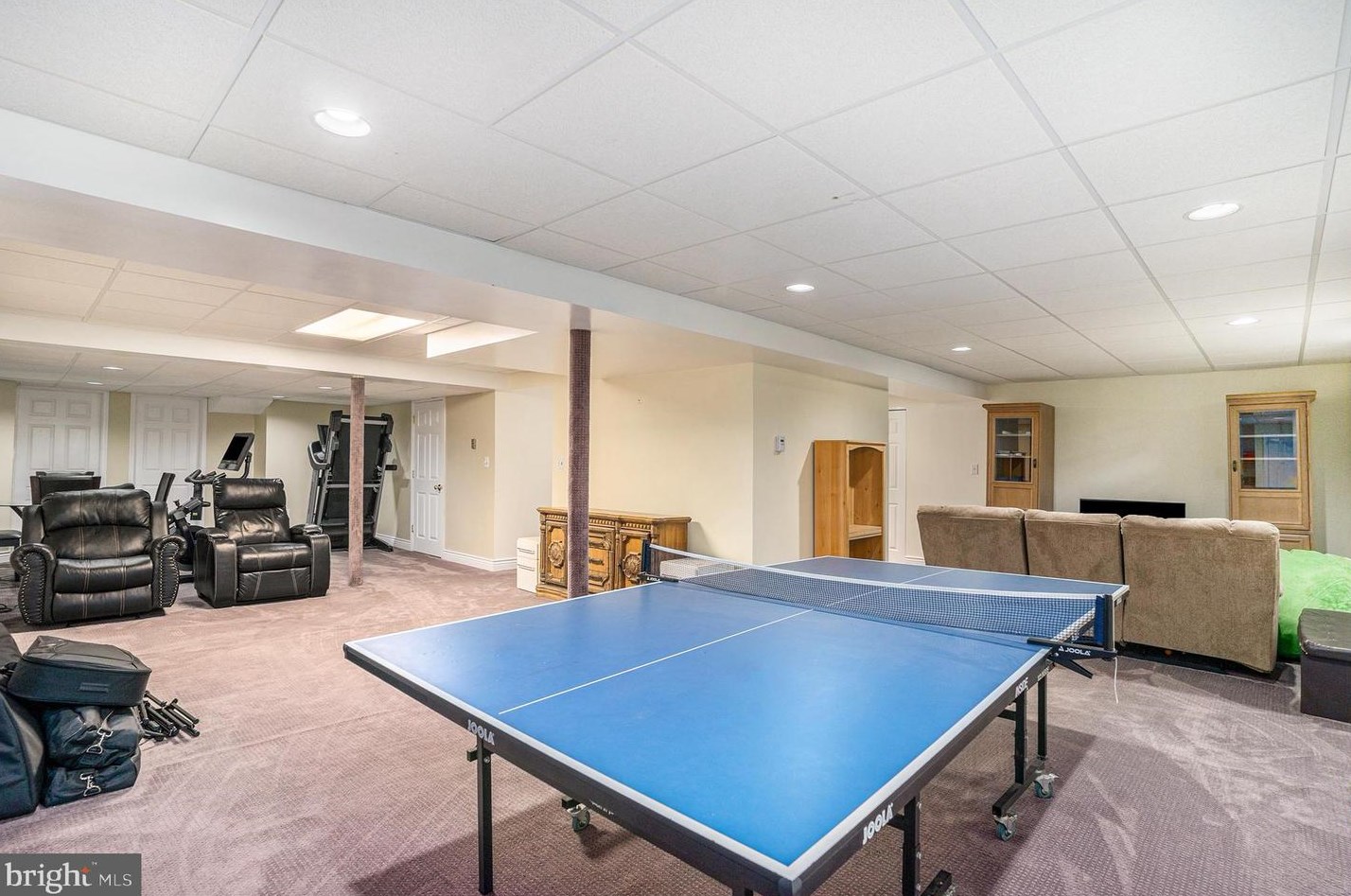 139 Clover Leaf Ln, North Wales PA  19454-1929 exterior