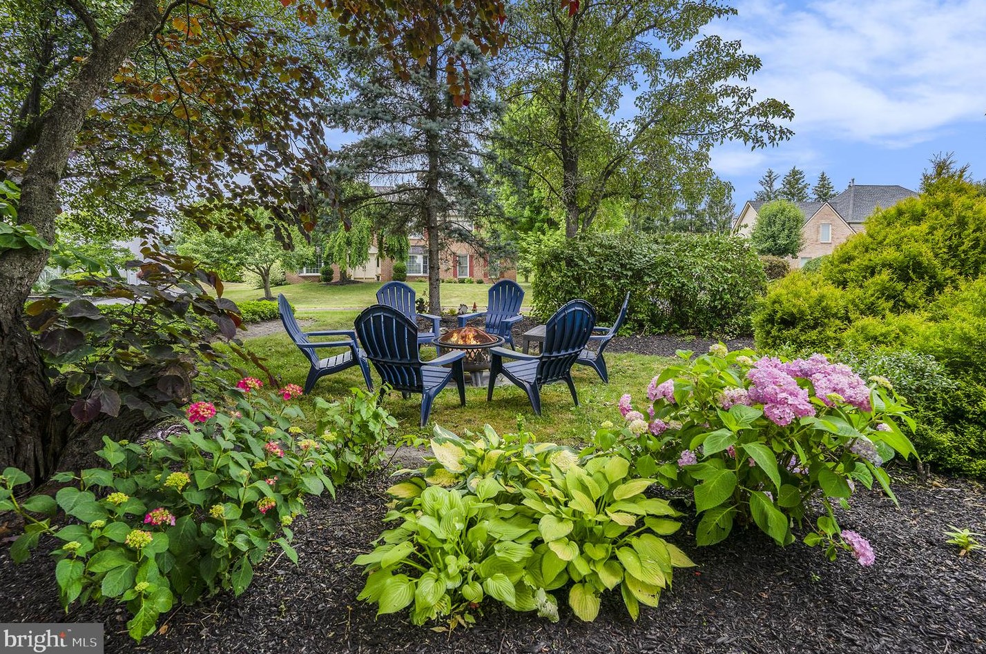 139 Clover Leaf Ln, North Wales PA  19454-1929 exterior