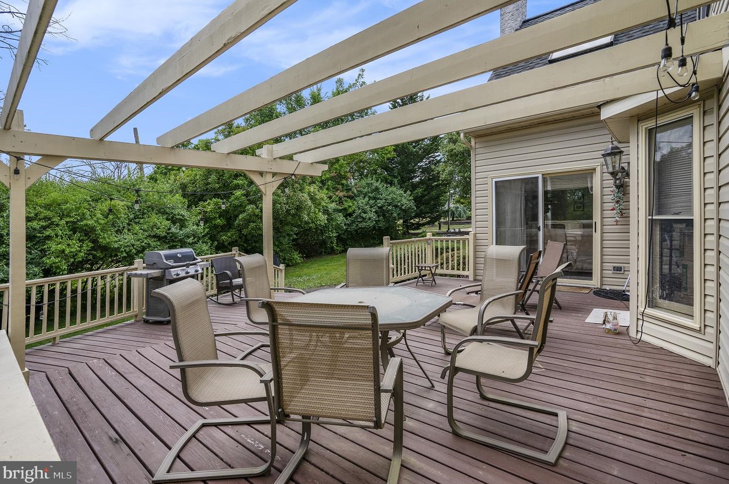 139 Clover Leaf Ln, North Wales PA  19454-1929 exterior