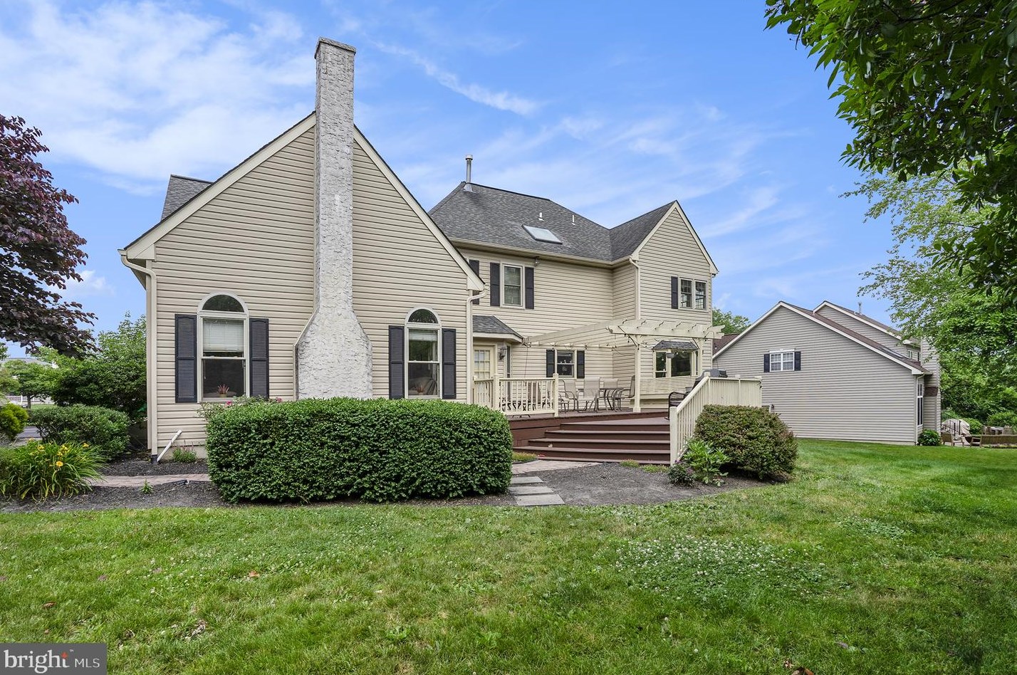 139 Clover Leaf Ln, North Wales PA  19454-1929 exterior