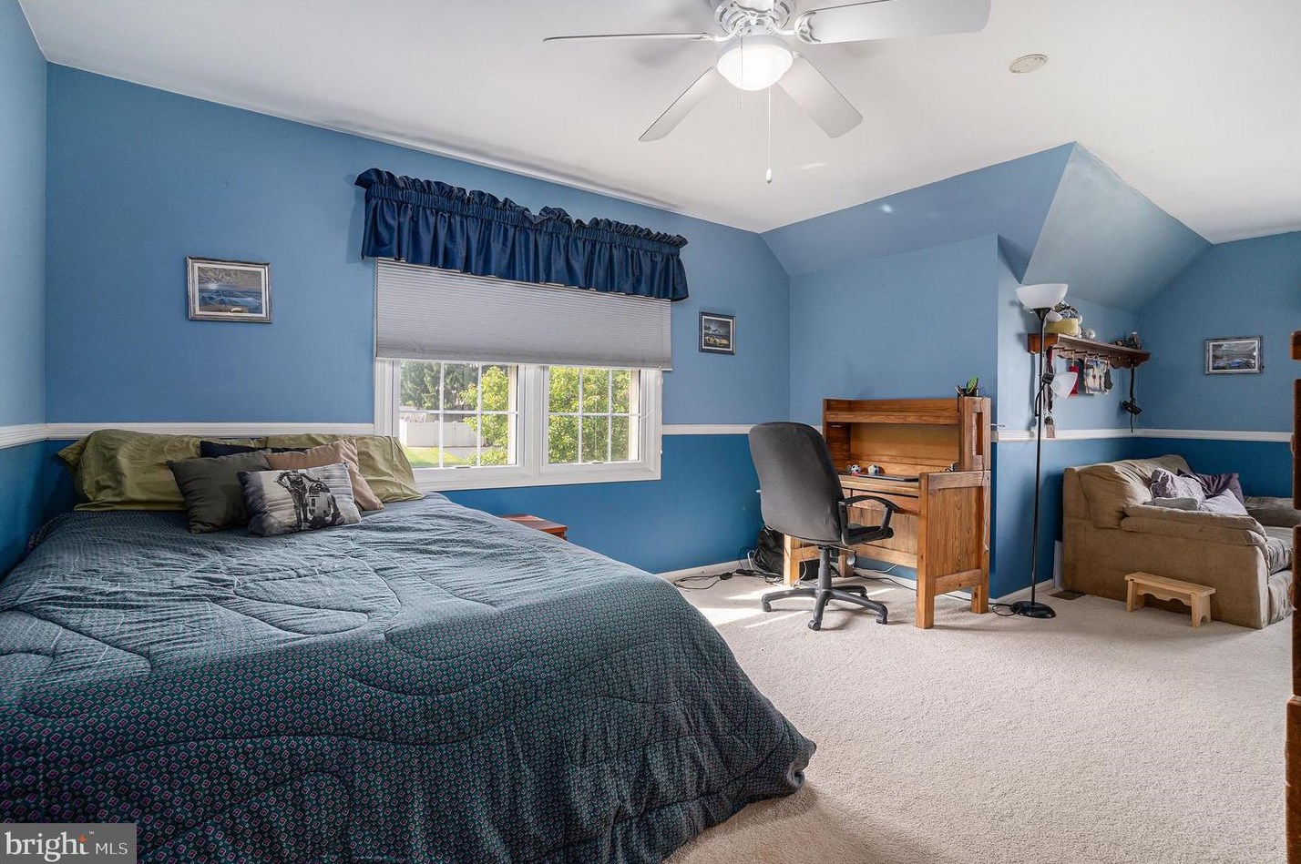 139 Clover Leaf Ln, North Wales PA  19454-1929 exterior