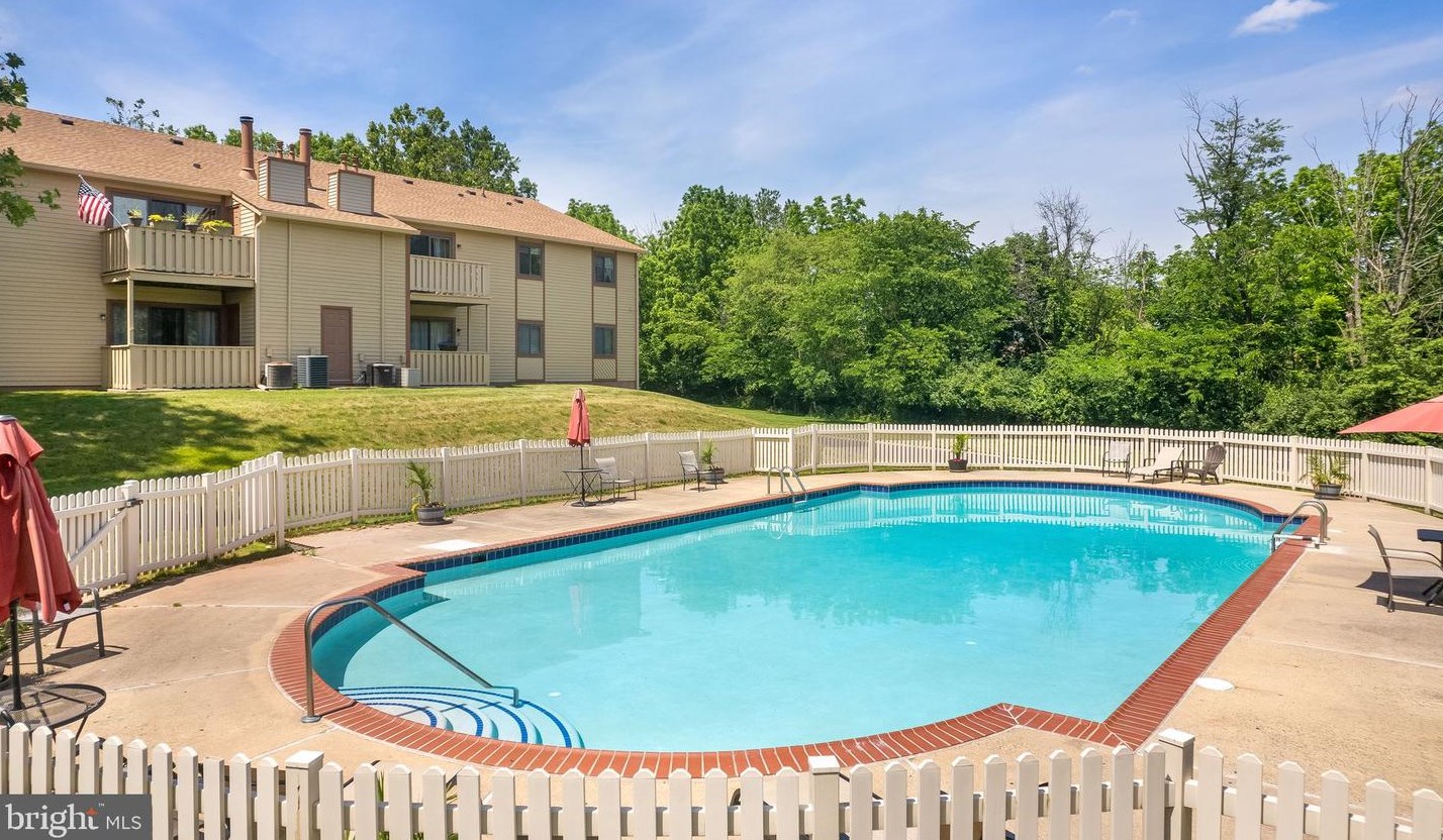 206 Hickory Ct, Lansdale PA  19446-4971 exterior