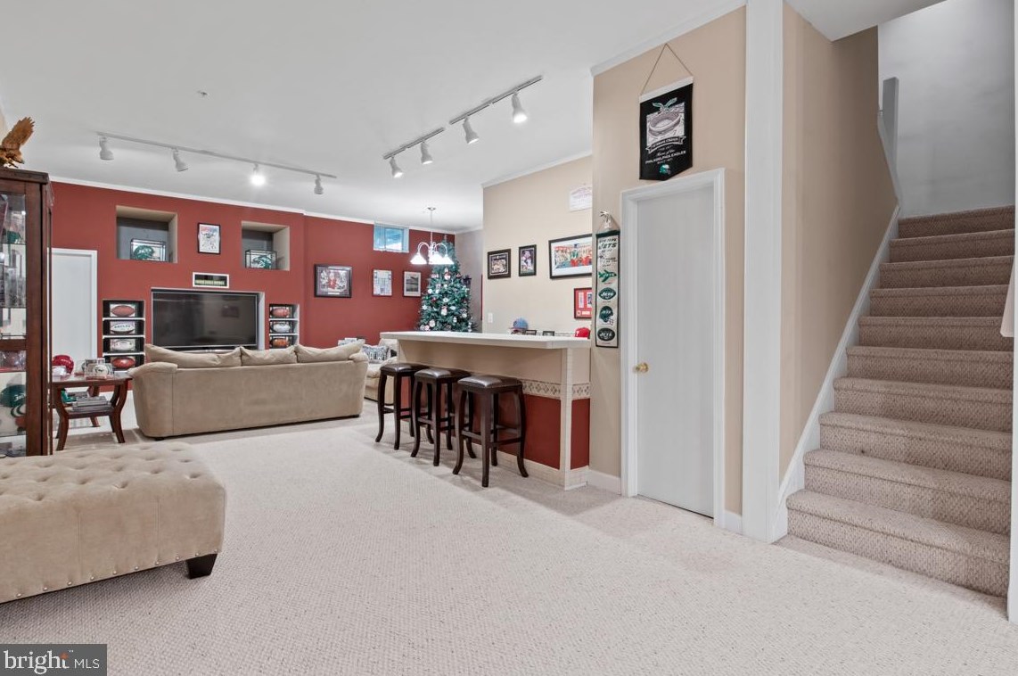 121 Mdw Vw Ln, Lansdale PA 19446-5929 exterior