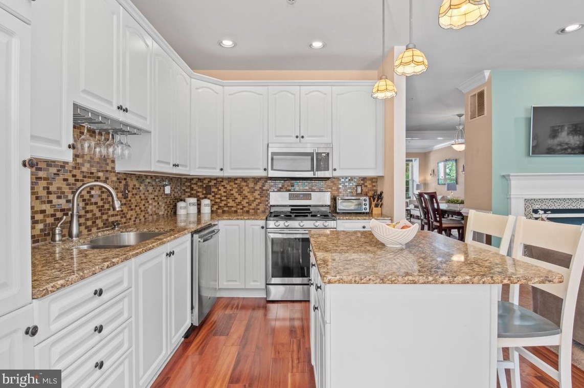 121 Mdw Vw Ln, Lansdale PA 19446-5929 exterior