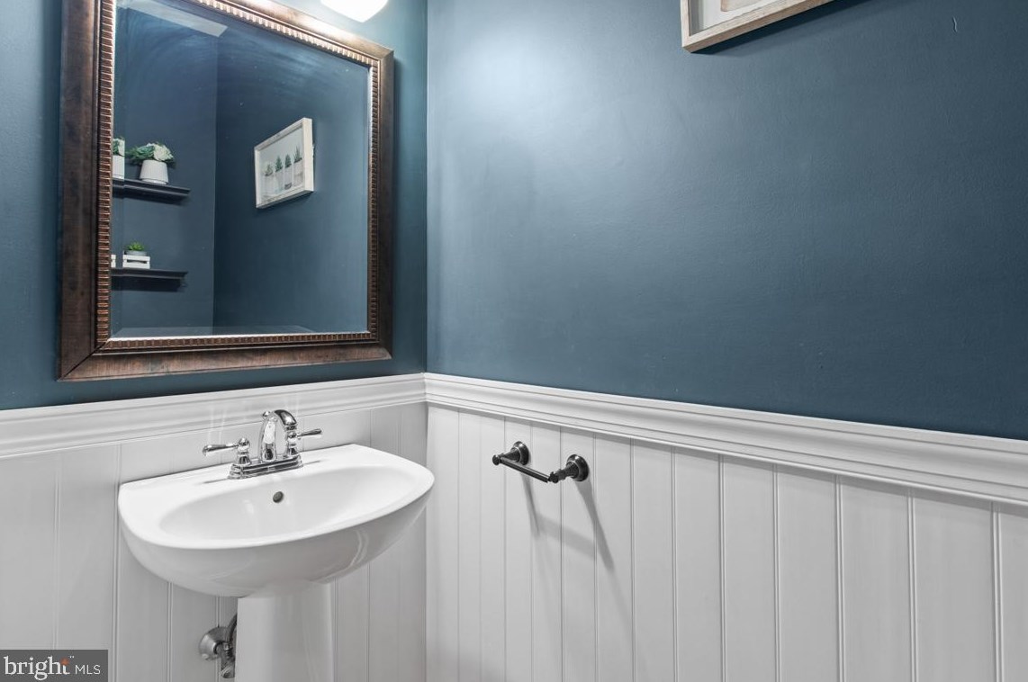 121 Mdw Vw Ln, Lansdale PA 19446-5929 exterior