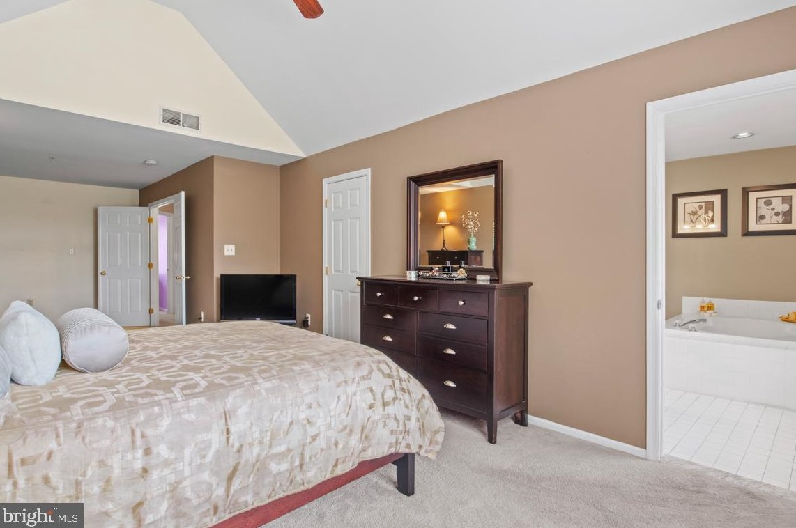 121 Mdw Vw Ln, Lansdale PA 19446-5929 exterior