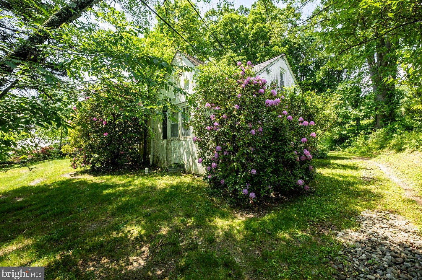 932 Twining Rd, Dresher PA  19025-1919 exterior