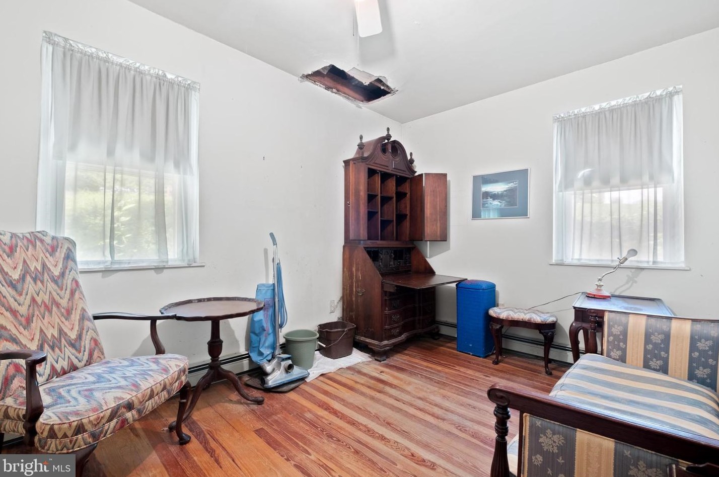 932 Twining Rd, Dresher PA  19025-1919 exterior