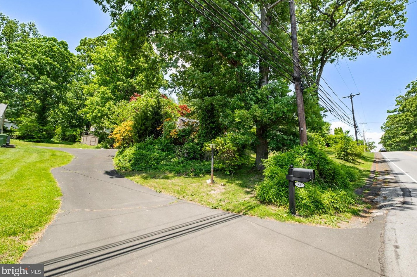 932 Twining Rd, Dresher PA  19025-1919 exterior