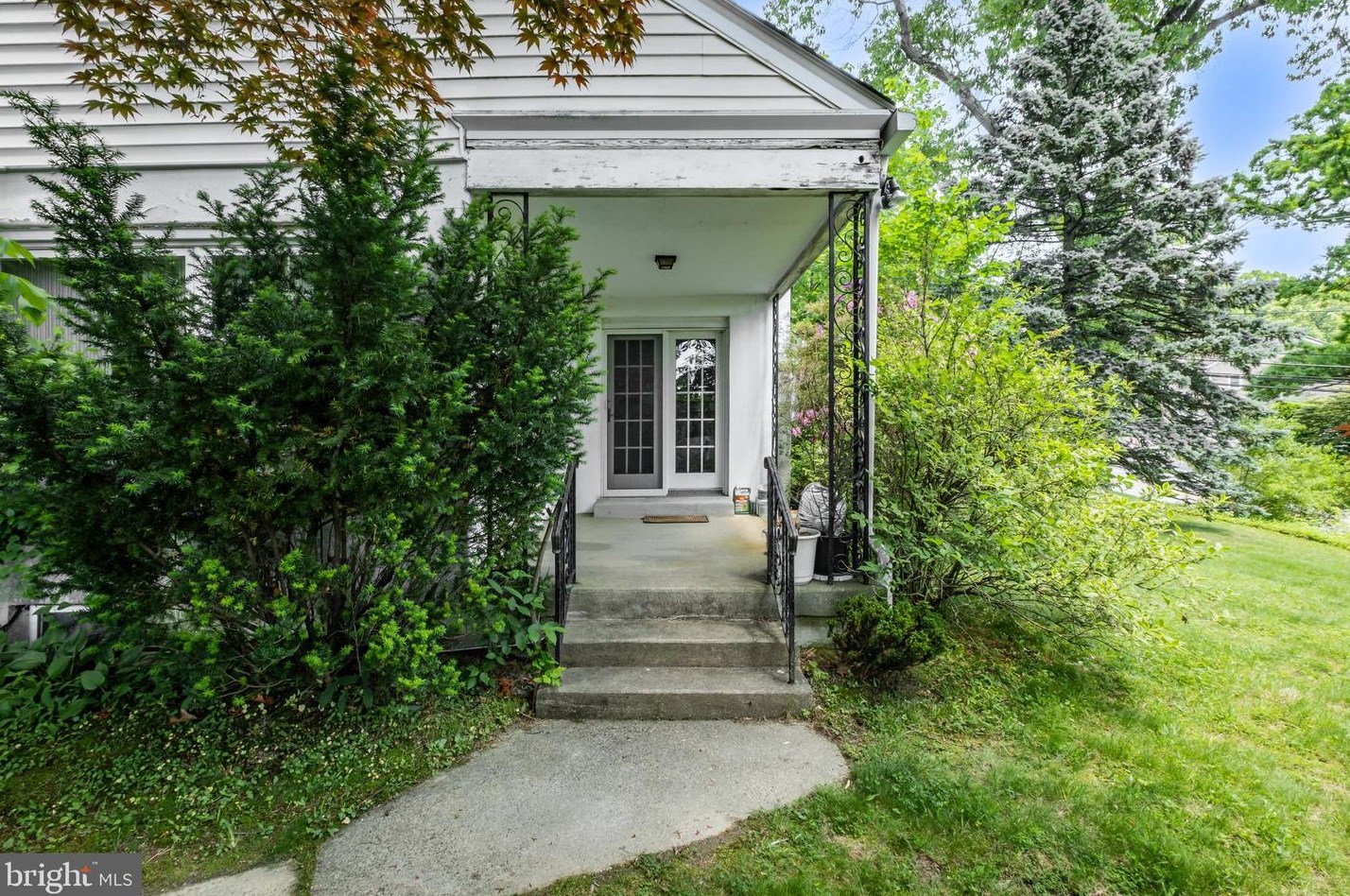 932 Twining Rd, Dresher PA  19025-1919 exterior