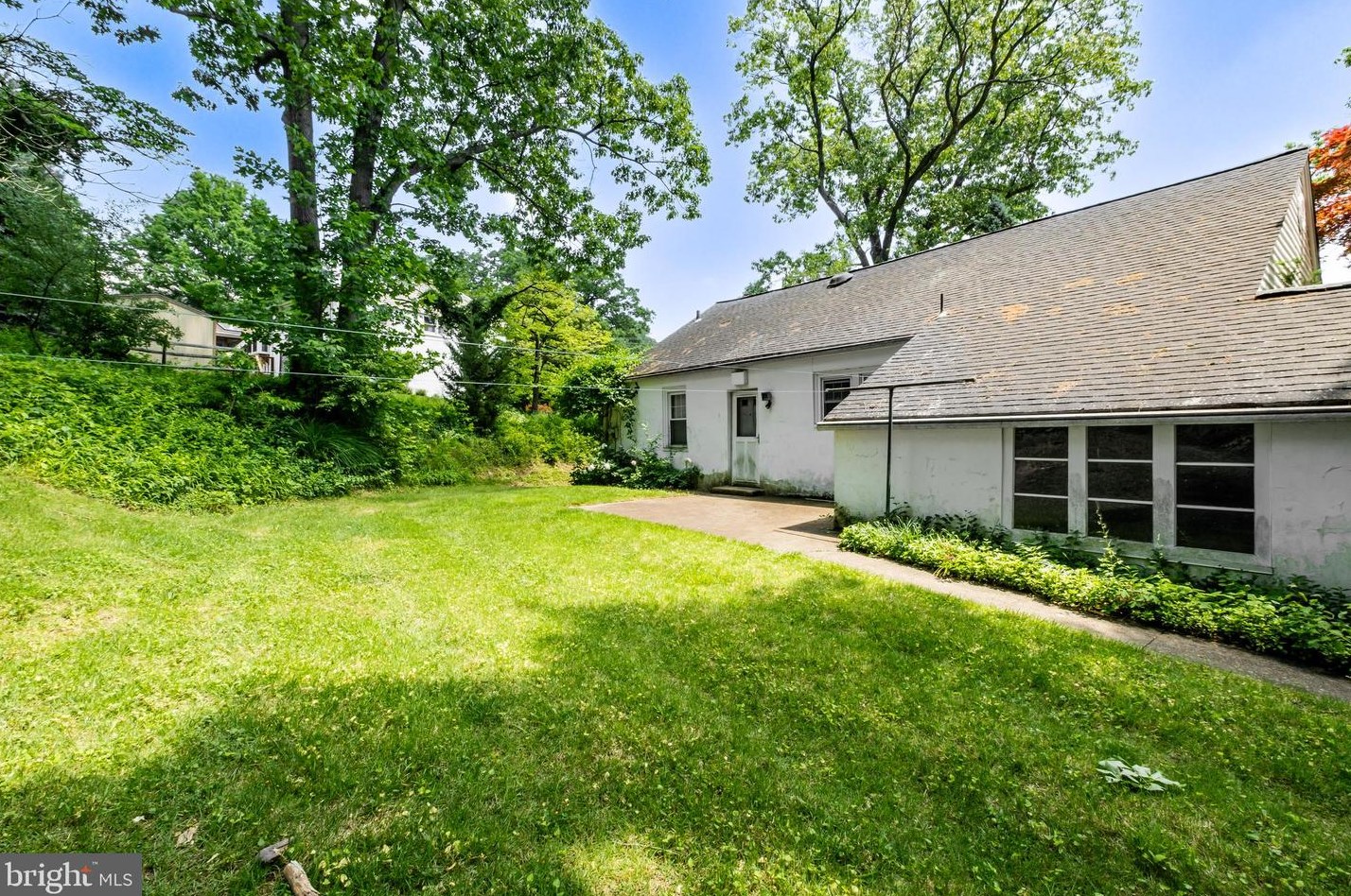 932 Twining Rd, Dresher PA  19025-1919 exterior