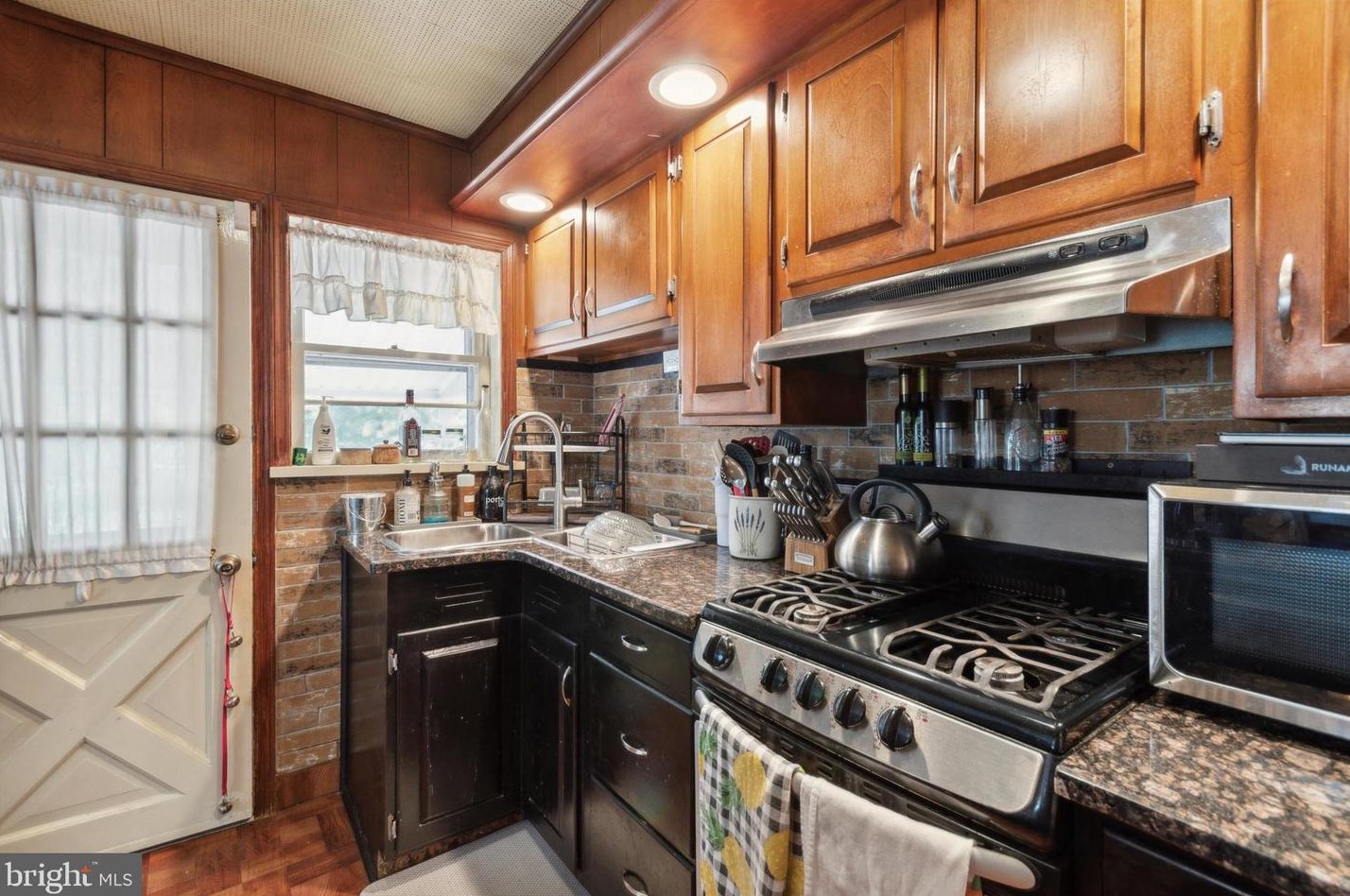 819 Noble St, Norristown PA  19401-3657 exterior