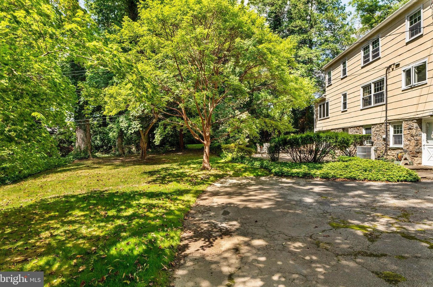 624 Sussex Rd, Penn Wynne PA 19096-2204 exterior